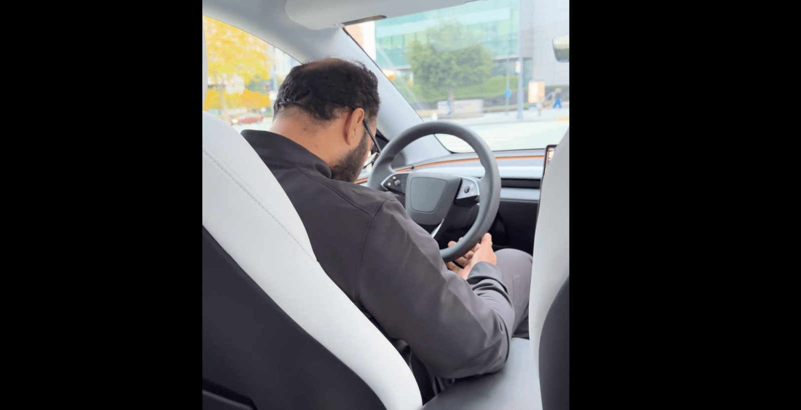 特斯拉舊金山 Robotaxi 安全駕駛打瞌睡,監管許可仍未到位