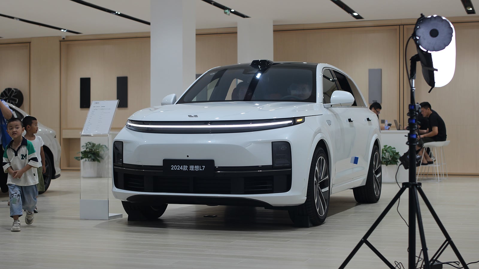 Li Auto's EREVs reach 1.4 million cumulative deliveries amid declining sales