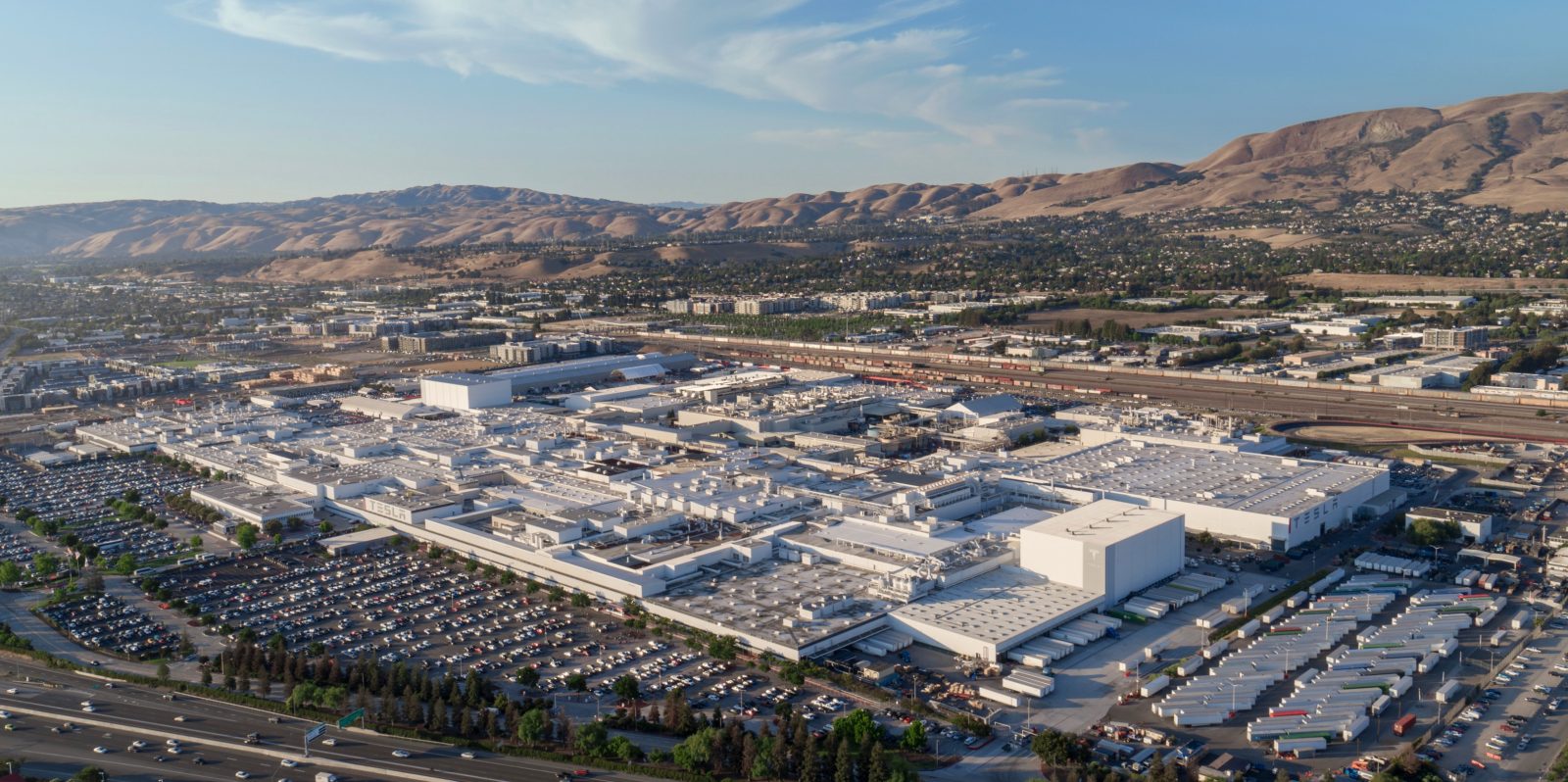 Tesla pushing suppliers to cut all China-made parts for US cars