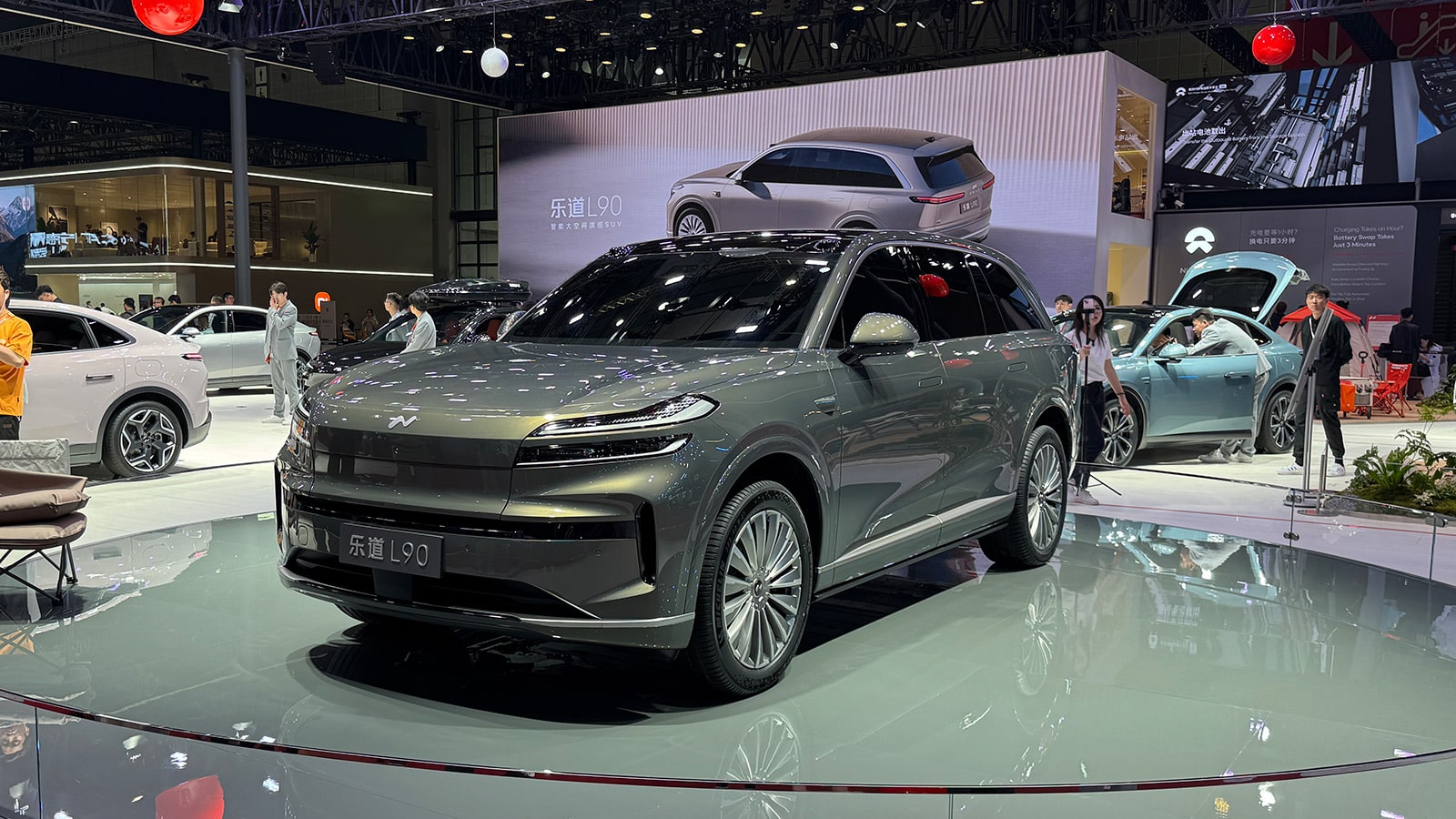 蔚來與樂道密集推新車，ES8交車破3萬、L80延後至2026上半年